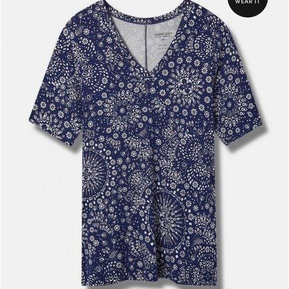 Torrid Favorite Tunic Super Soft V-Neck Side Slit Tee - Picture 4 of 4